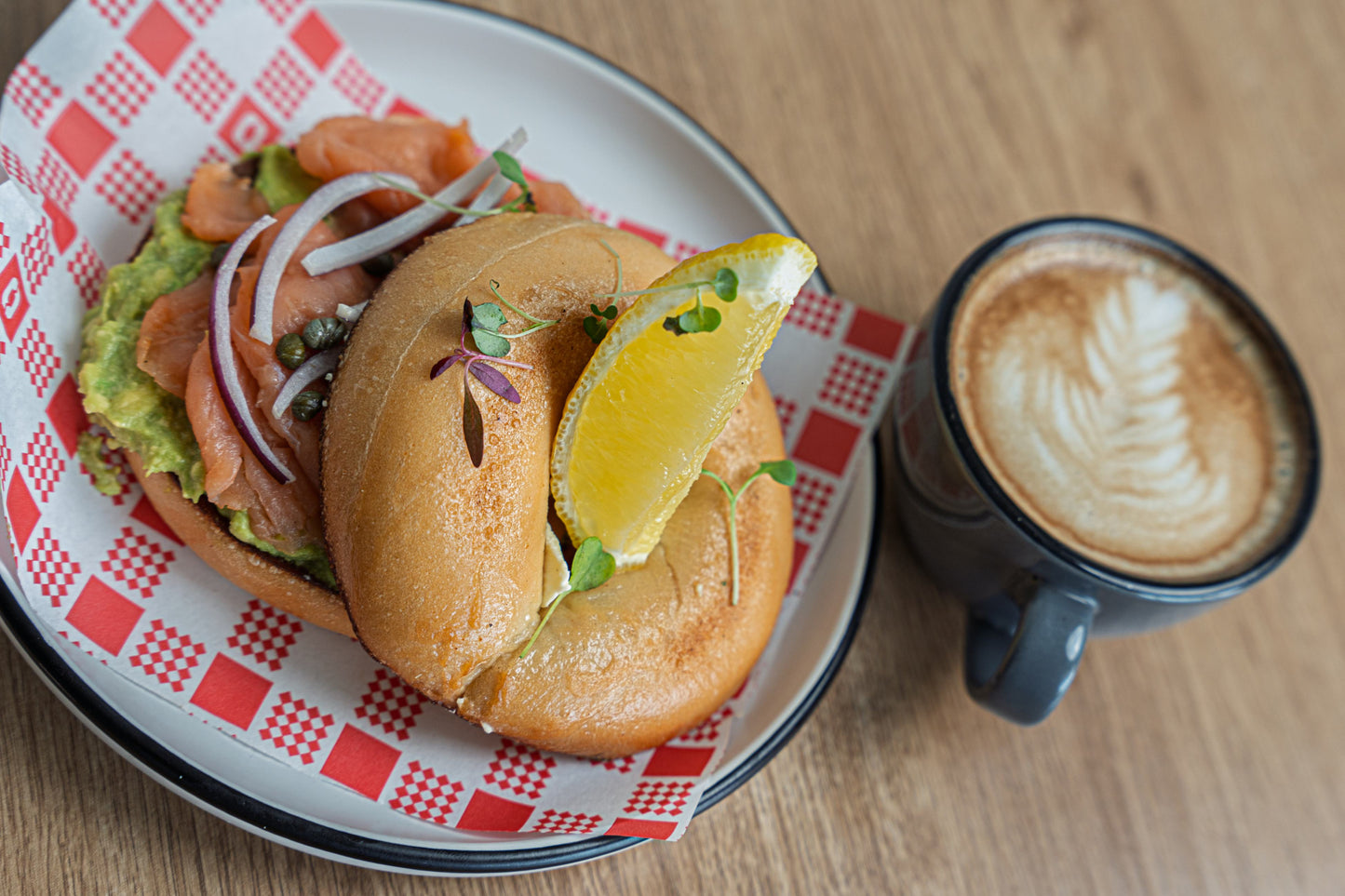 🥯🥑 Avocado & Salmon Bagel