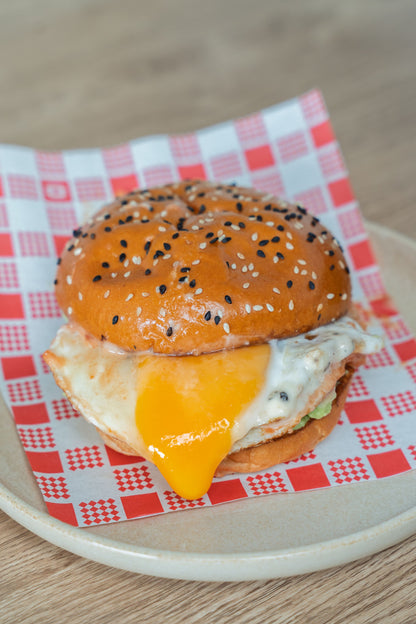 🥑🍳 Avocado & Egg Roll